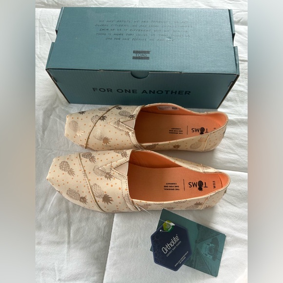 NWB - TOMS - Rose Gold Pineapple Print - 8.5 - Picture 1 of 8